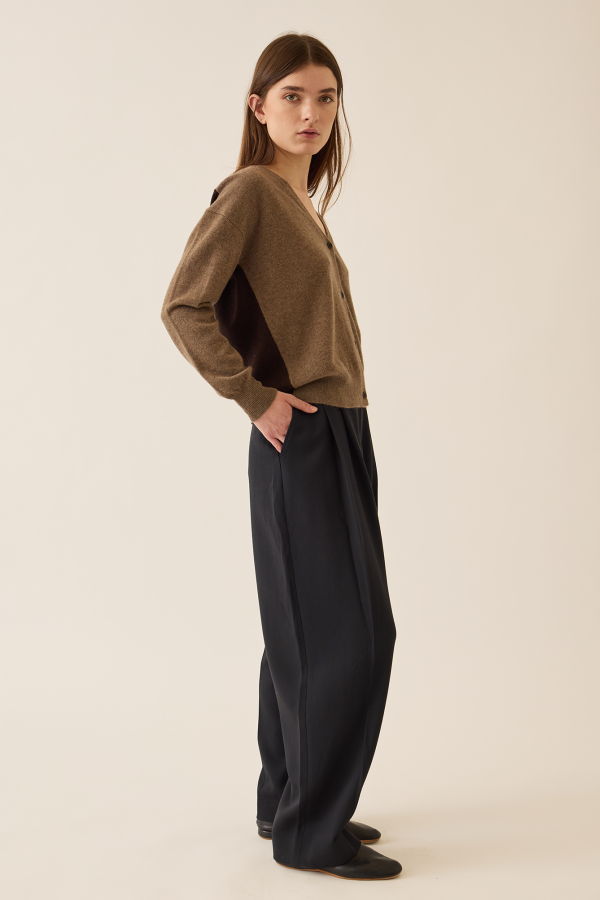 DEMYLEE Abigail Cashmere Cardigan - Non-Dye Beige / Espresso