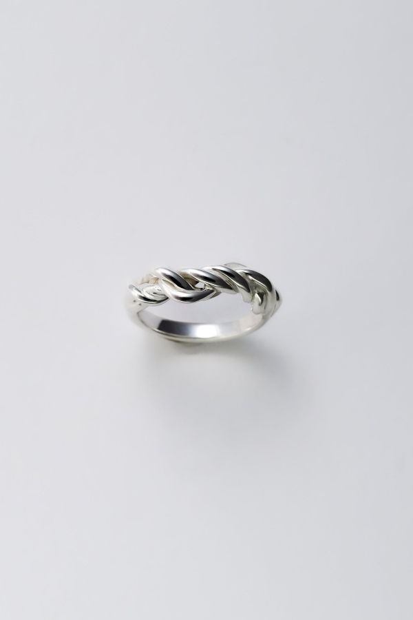 Virginia Jirash Hilos Entrelazados Ring