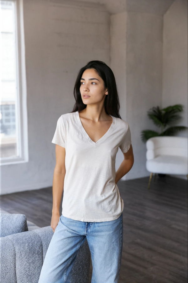 It Is Well L.A. Everyday V-Neck T-Shirt