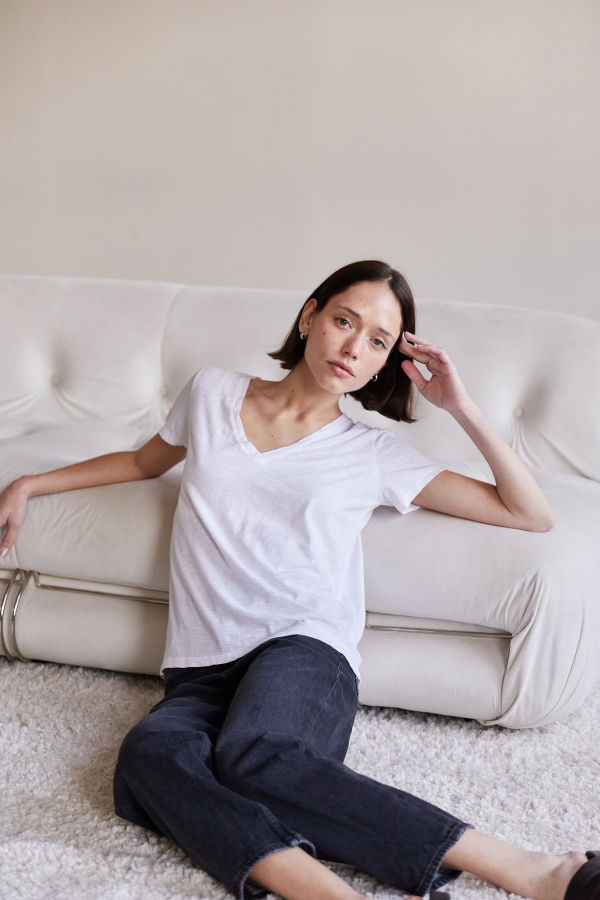 It Is Well L.A. Everyday V-Neck T-Shirt