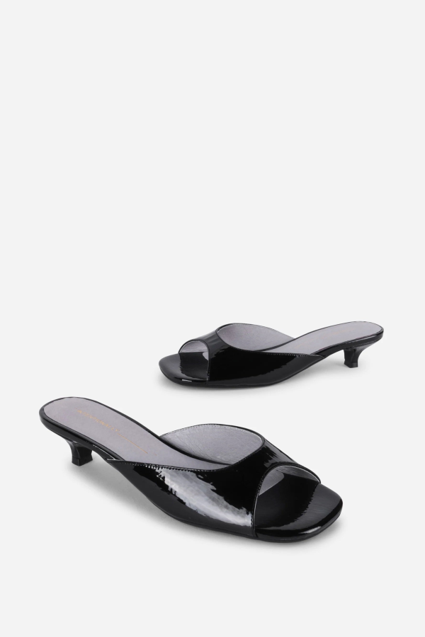 INTENTIONALLY __________. CEE Kitten Heel Mule