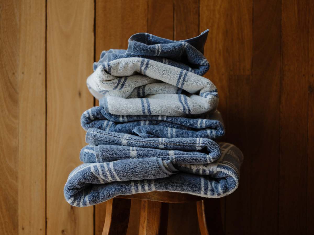 Baina Frisa Pool Towel - Image 3 of 6