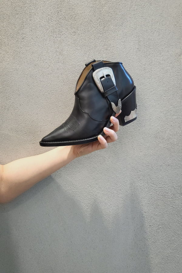 WDLT117 Toga Pulla Western Ankle Bootie - Black