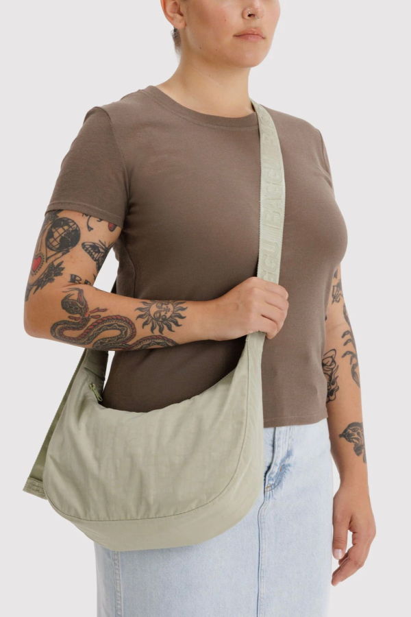 BAGGU Medium Nylon Crescent Bag