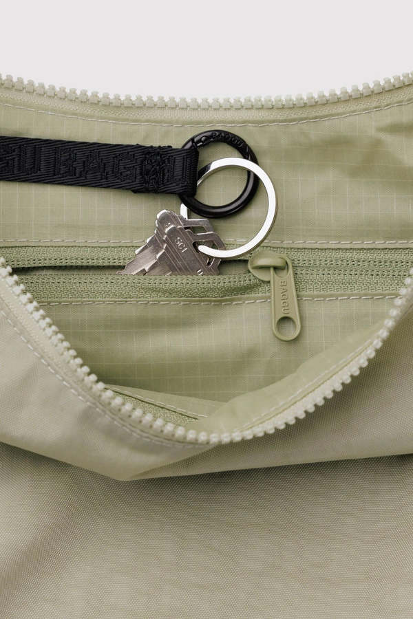 BAGGU Medium Nylon Crescent Bag