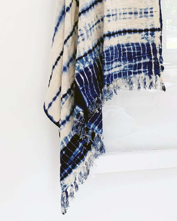 PILLOWPIA Indigo Shibori Throw - Spine