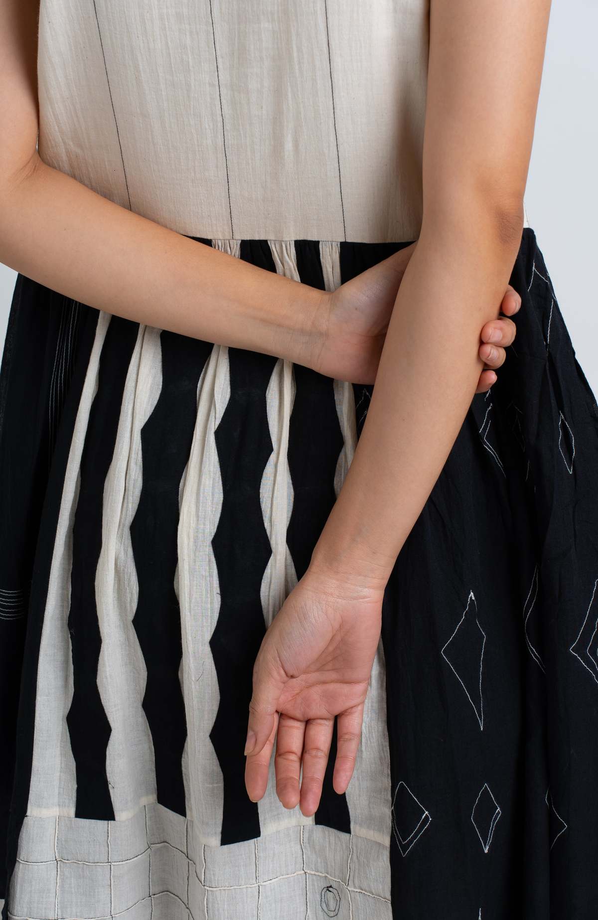 World of Crow Joan Dress - Black/White - Image 9 of 11