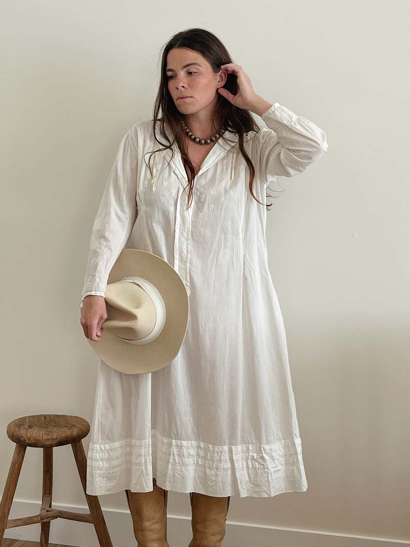 Antique Bow Embroidered Nightgown
