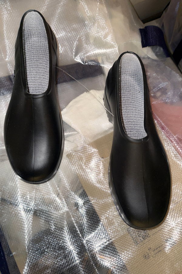 Noir Gardenia Clogs - Black