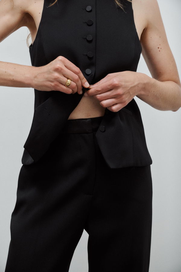 Facettes Studio Monica Wool Grain de Poudre Vest - Black