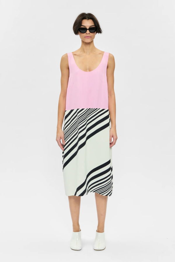 6397 Weighted Scoop Dress