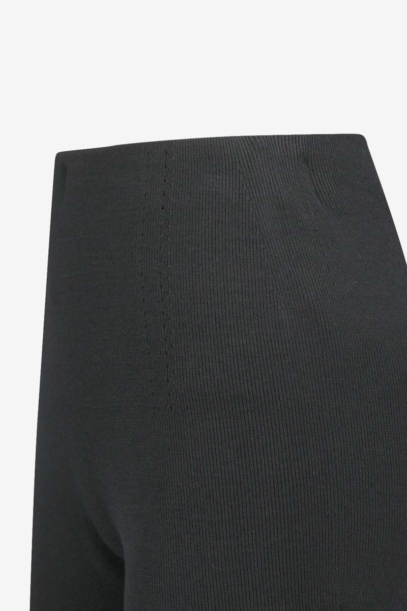 AMOMENTO Knit Capri Pants - Black