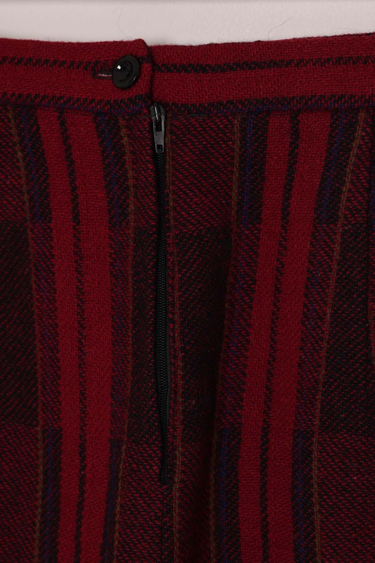 (Unattributed) Circa 1975–1985, wool plaid day skirt, A-line structure, small-scale manufacture - Image 4 of 7