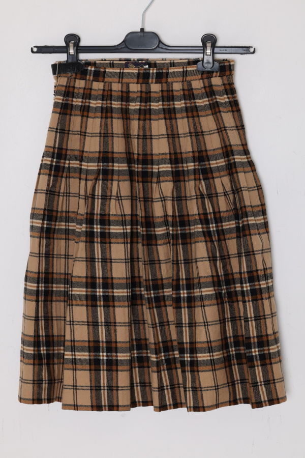 The London House (England) Circa 1975–1990, wool tartan skirt, British manufacture, knife pleats
