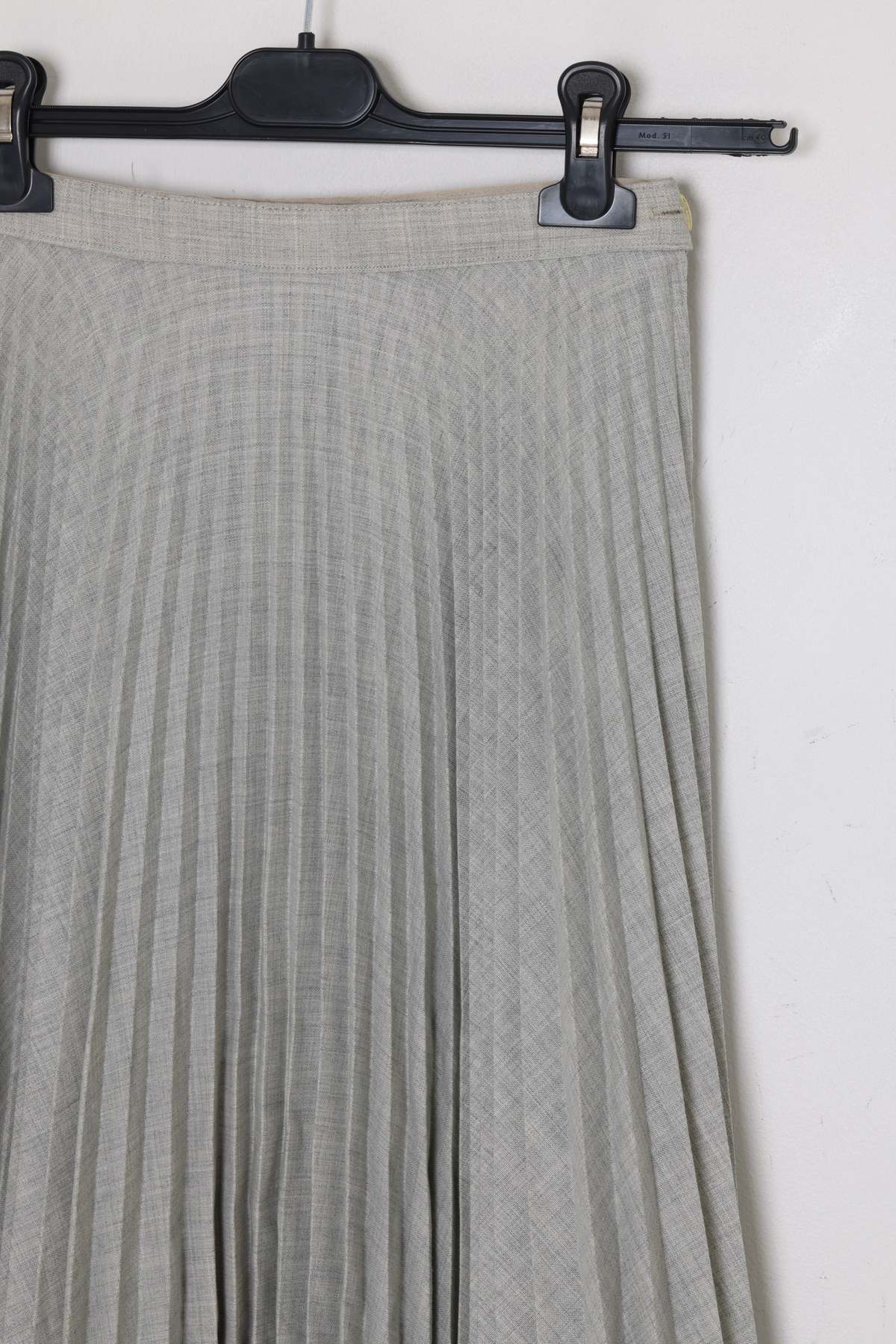 (Unattributed) Late 1960s–early 1970s, Terylene-blend skirt, heat-set pleating - Image 2 of 6