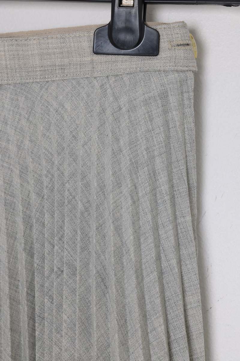 (Unattributed) Late 1960searly 1970s, Terylene-blend skirt, heat-set pleating