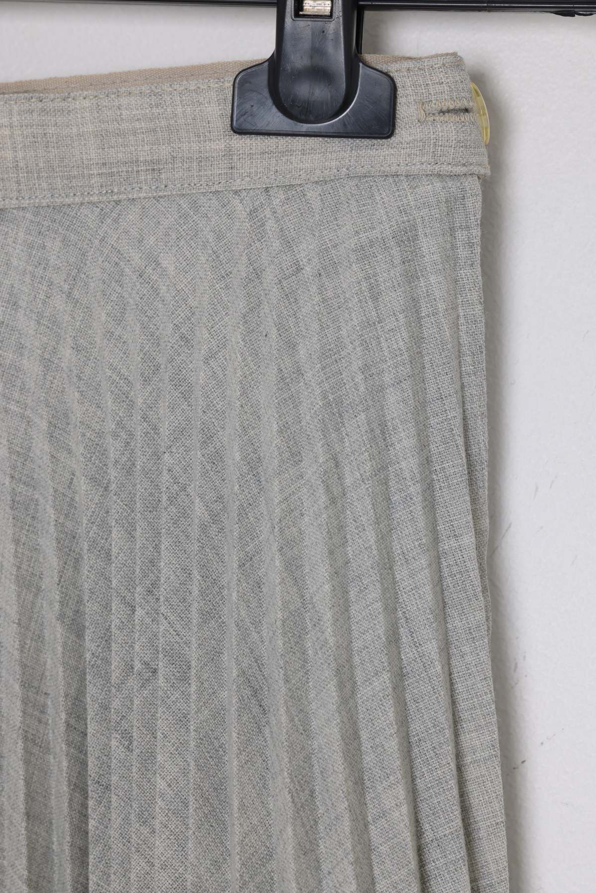 (Unattributed) Late 1960s–early 1970s, Terylene-blend skirt, heat-set pleating - Image 3 of 6