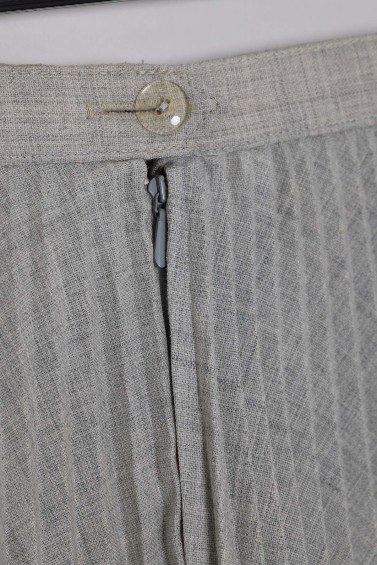 (Unattributed) Late 1960s–early 1970s, Terylene-blend skirt, heat-set pleating - Image 4 of 6