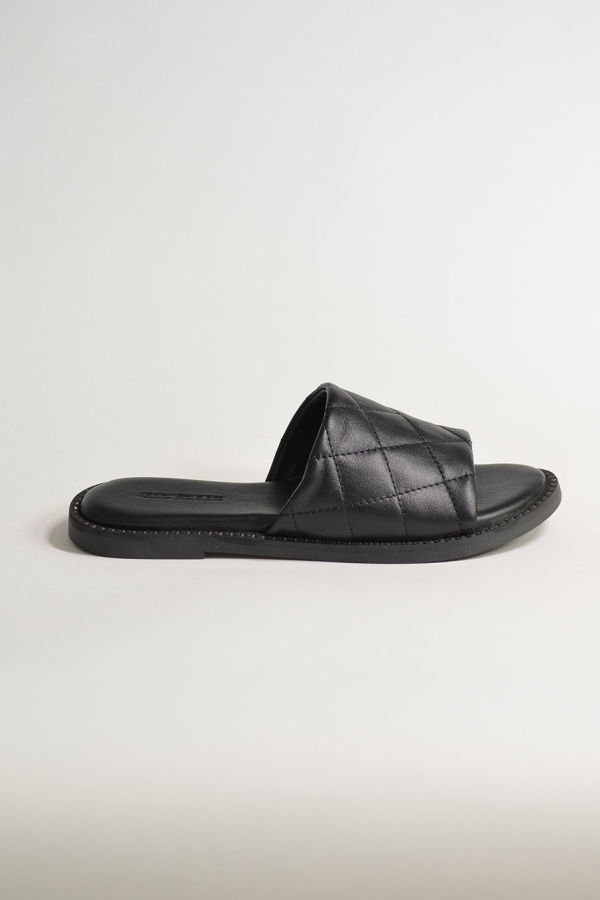 ALL BLACK Quilted Slide