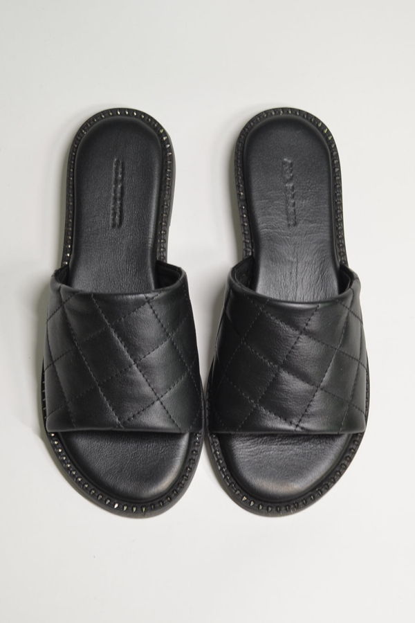 ALL BLACK Quilted Slide