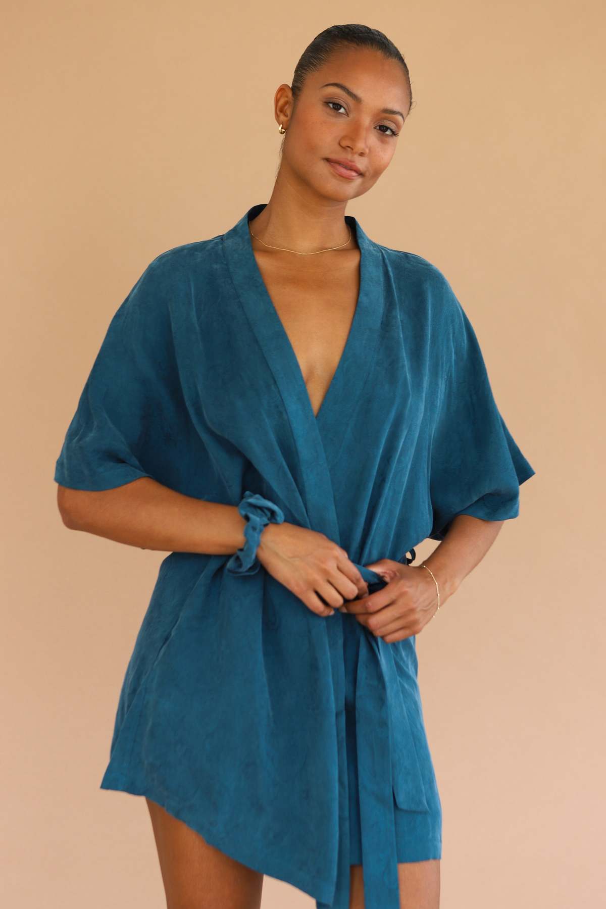 Be Idle The Short Robe - Image 4 of 5