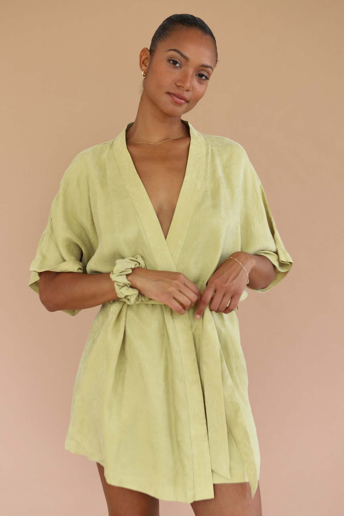 Be Idle The Short Robe - Image 2 of 5