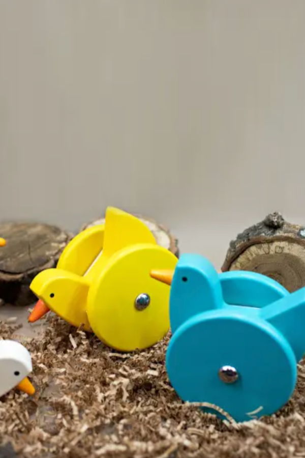 Bajo Wobbling Chicken Toy - Yellow