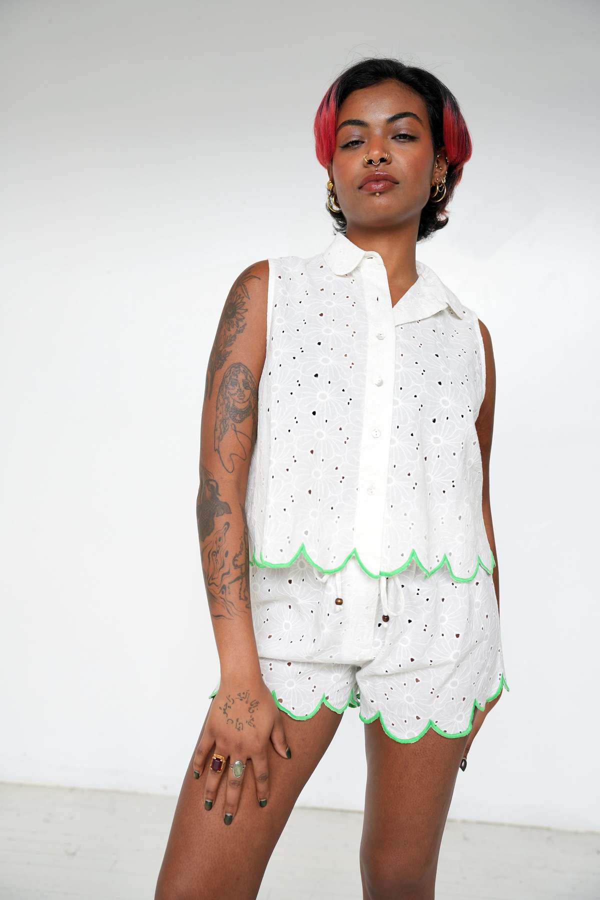 Abacaxi Scallop Hem Sleeveless Shirt - Image 2 of 6