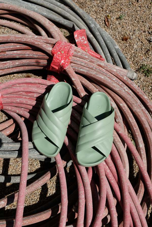 Beklina Gubi Cross Slide - Pistachio