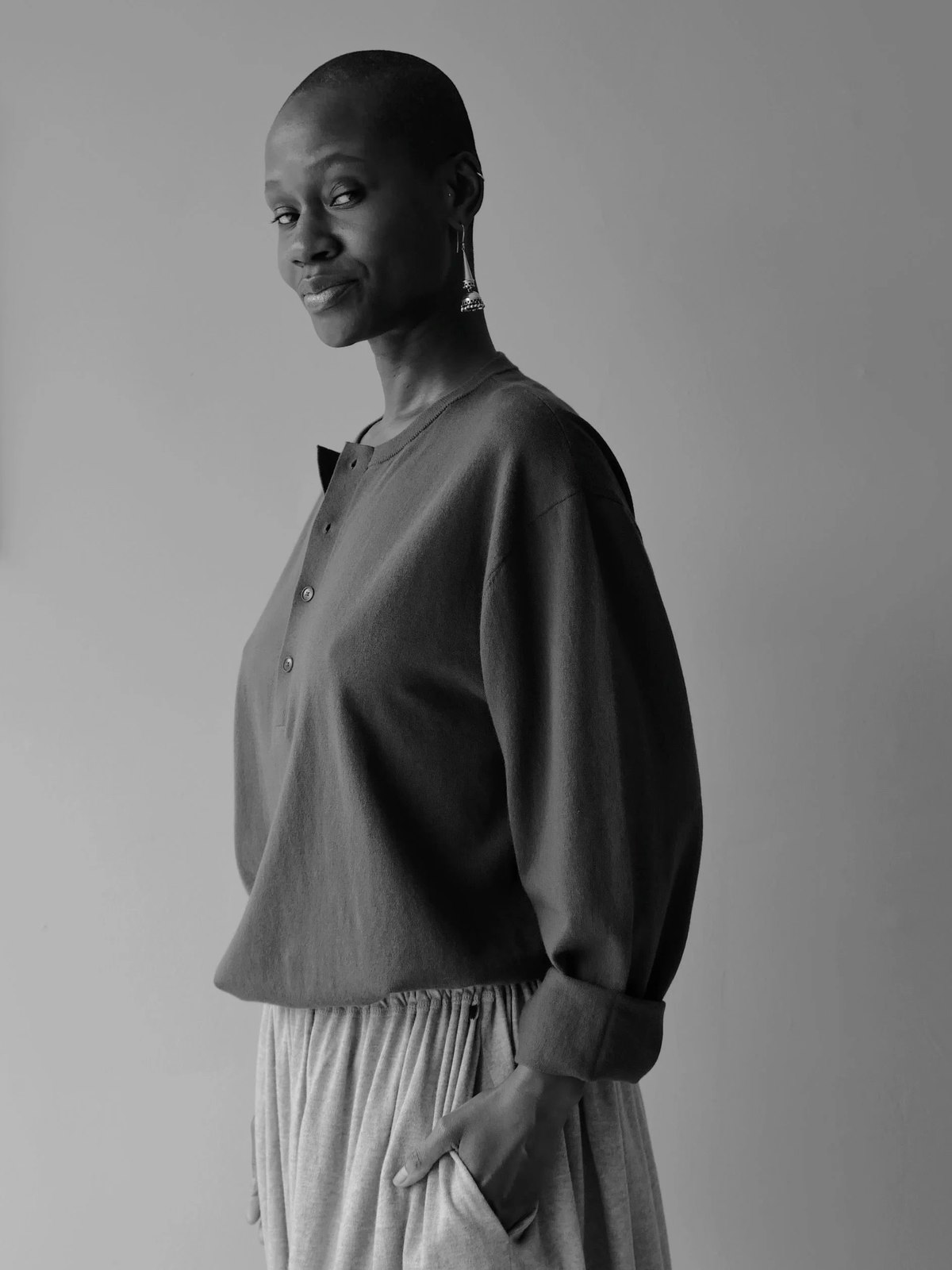 Extreme Cashmere N°407 Fatou Henley T-Shirt - Mud - Image 4 of 4