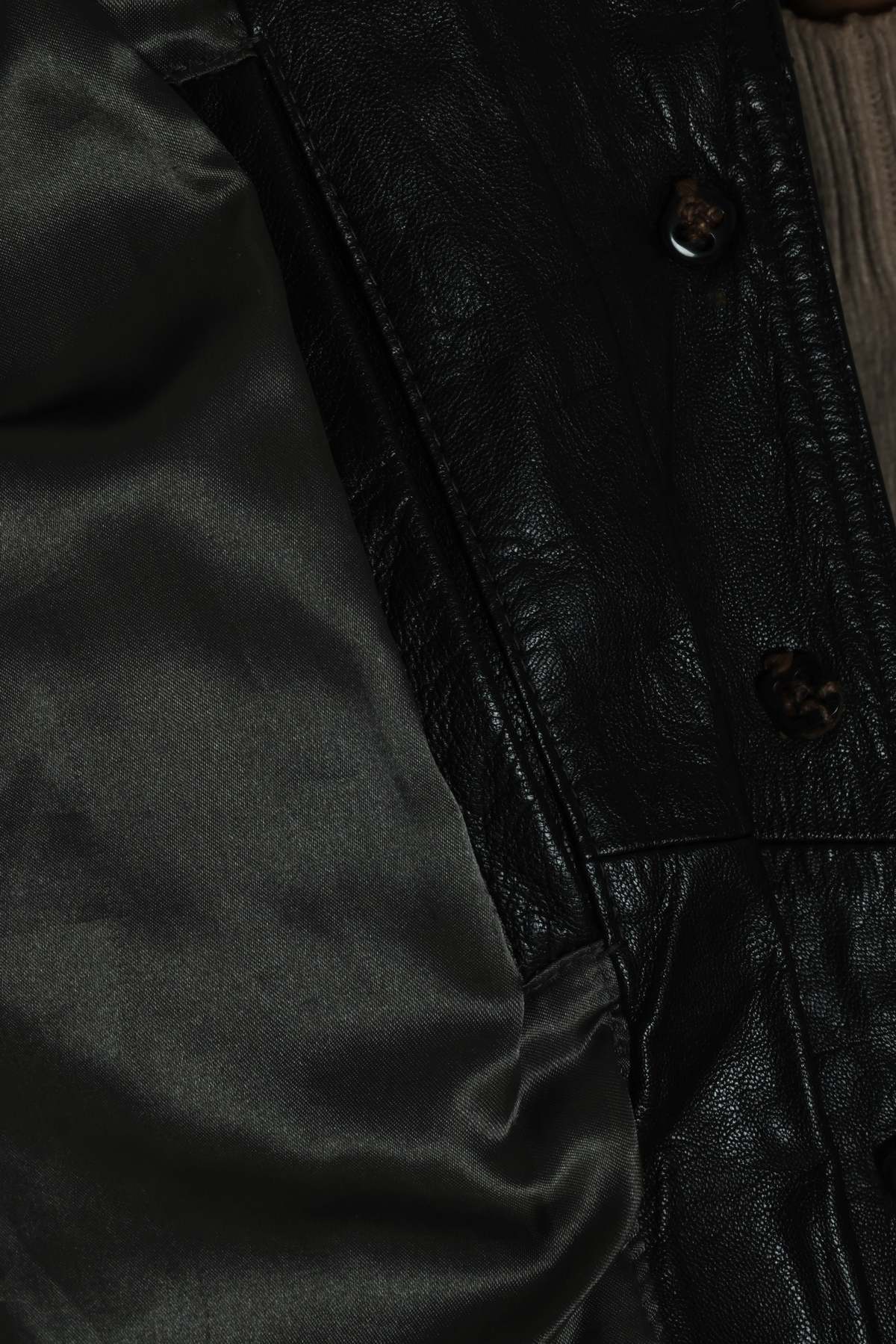 (Unattributed) 1995–2005, Black Leather Blazer, Structured Seaming, Tailored Silhouette - Image 5 of 5