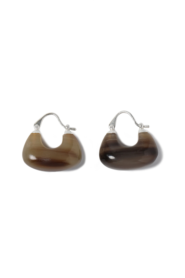 Oude Waag Tiny Ox Horn Saddle Earrings