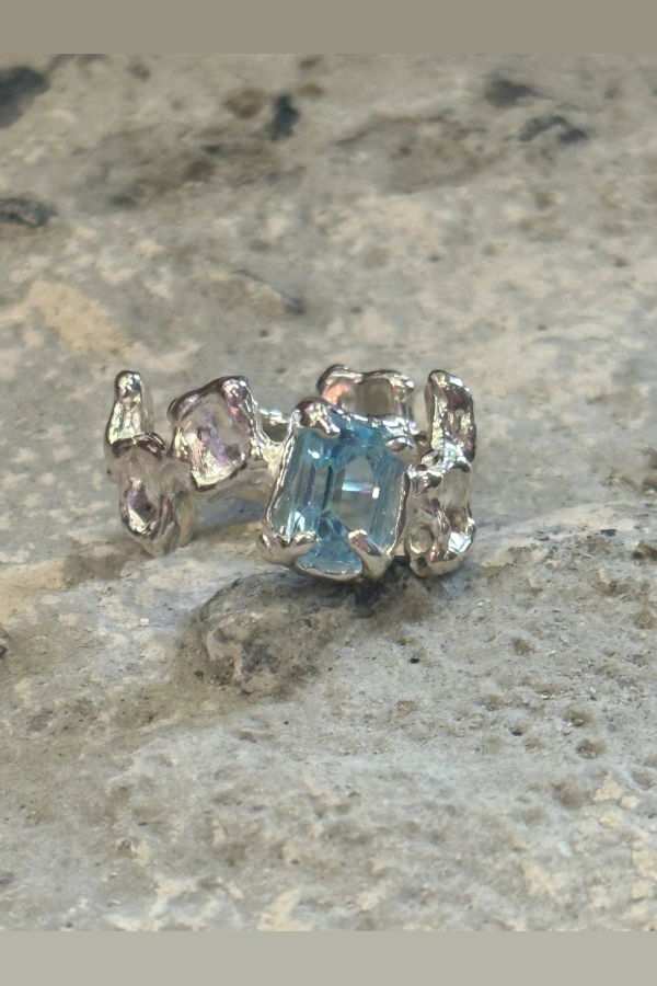 amemori Emerald Cut Ring