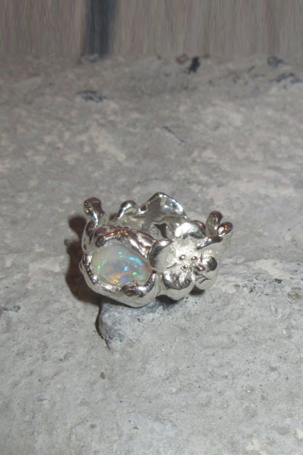 amemori Volcan Flower Ring