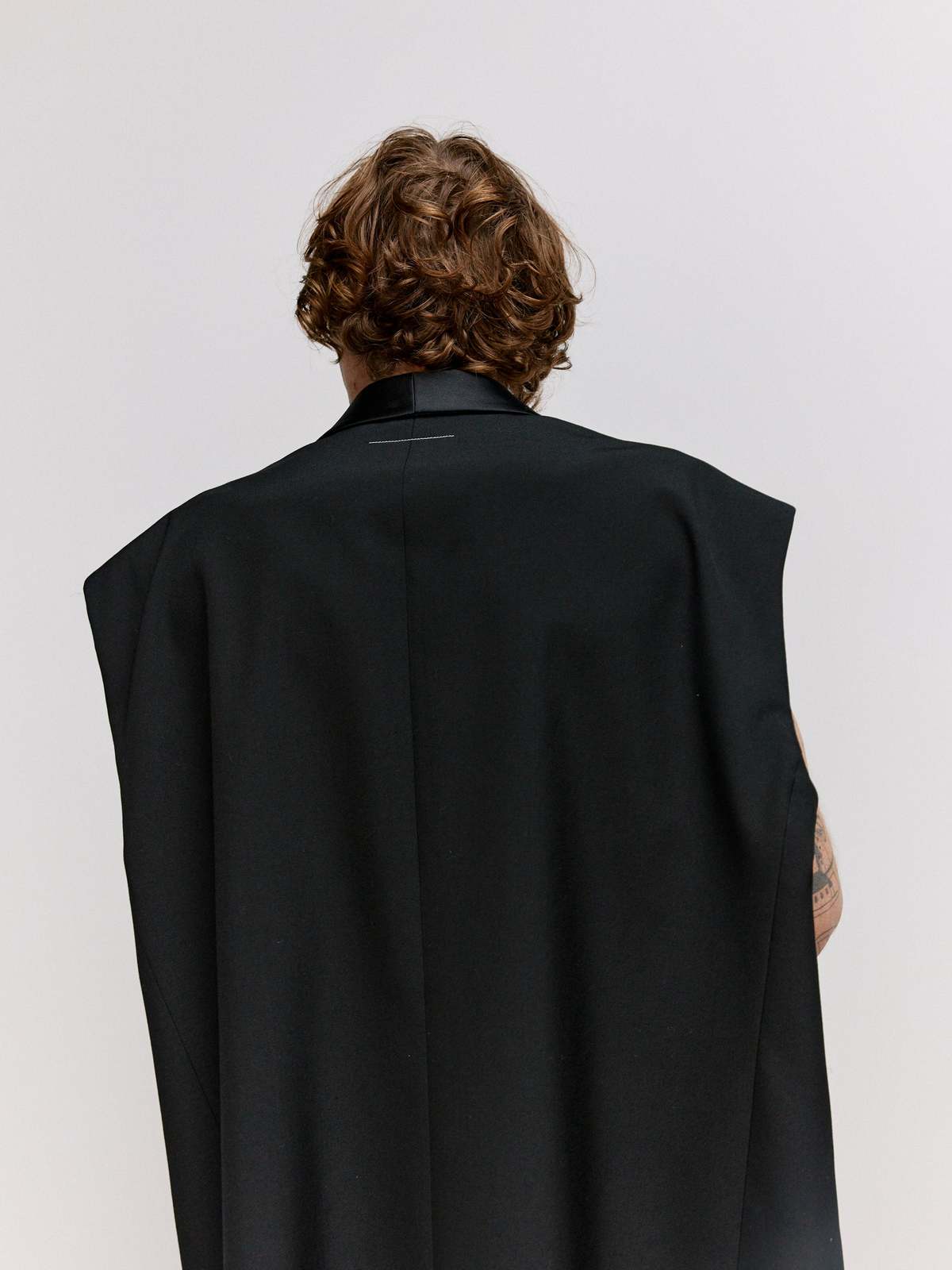 MM6 Maison Margiela Oversized Sleeveless Tuxedo Jacket - Image 4 of 10