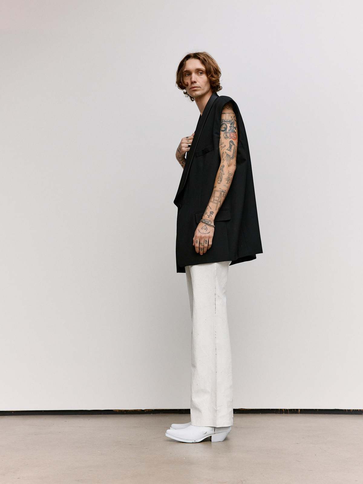 MM6 Maison Margiela Oversized Sleeveless Tuxedo Jacket - Image 6 of 10