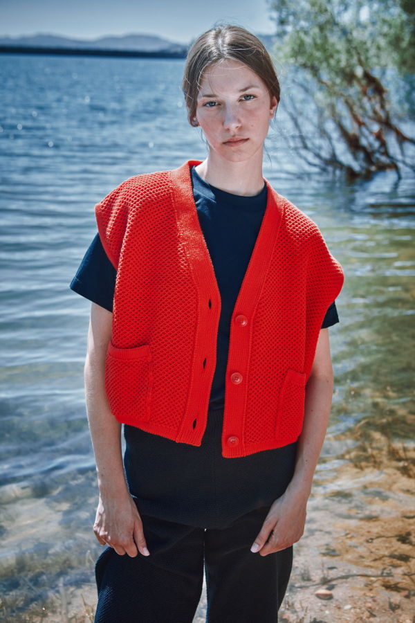 L'ENVERS ELEONORE Sleeveless V-Neck Cardigan in Organic Cotton