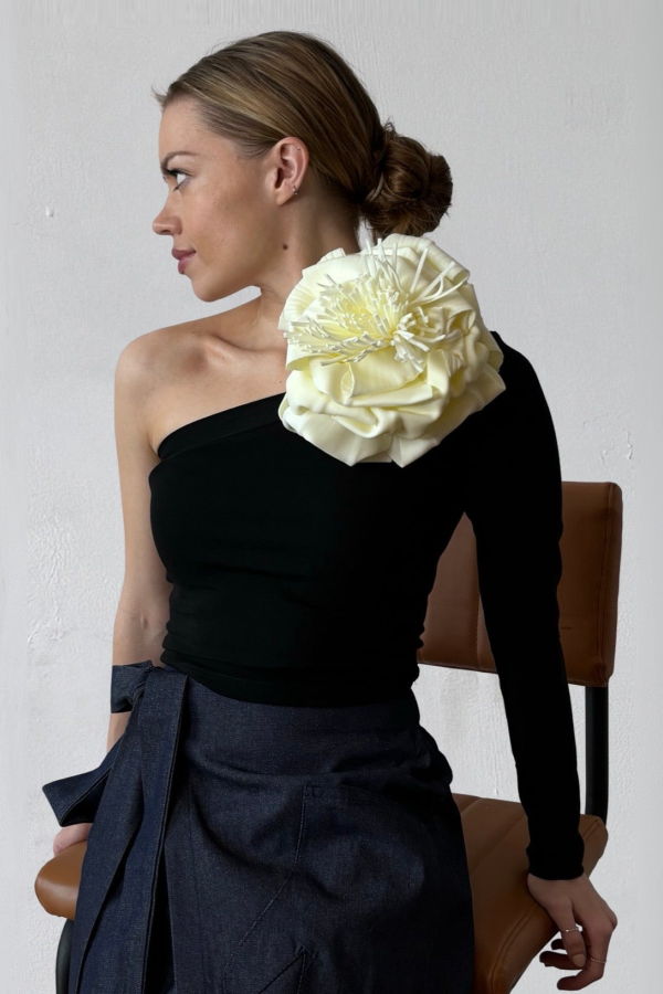 London Atelier Byproduct One Sleeve Top with Flower Pin - Black/White