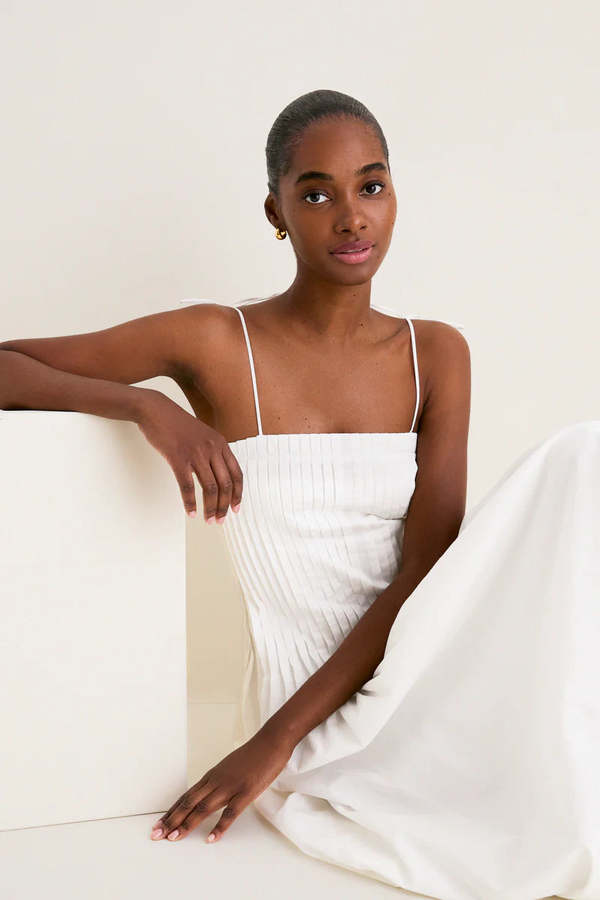 strapless open back dress White V-Neck Pleated Midi Dress main image 0