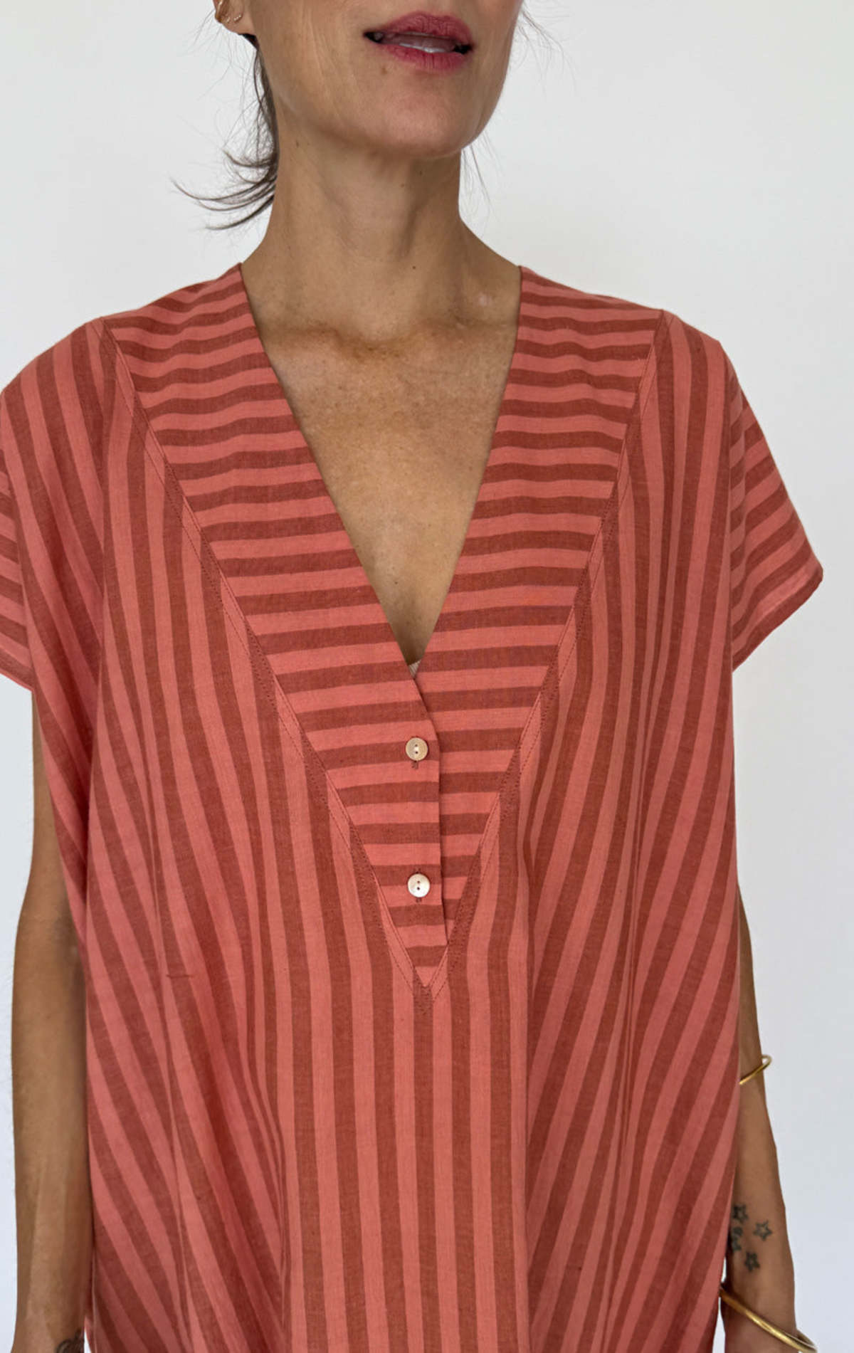 Two V Bib Column Dress - Image 3 of 4