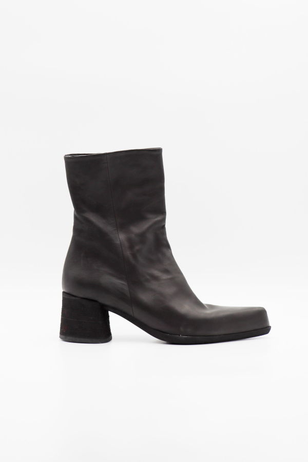 Puro Queen of Less Boots