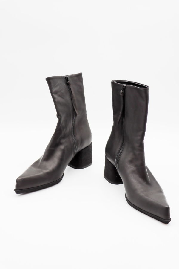 Puro Queen of Less Boots