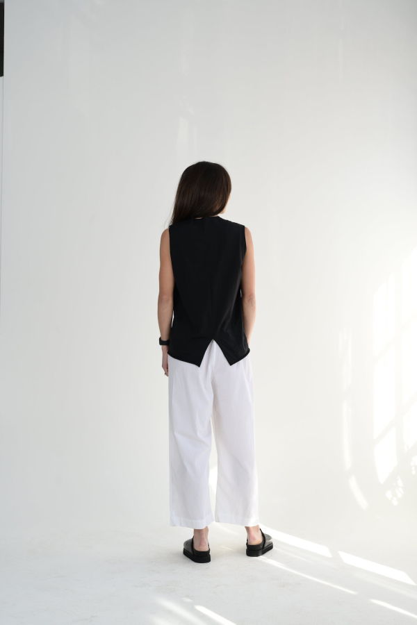 SCHA One Seam Sleeveless Top