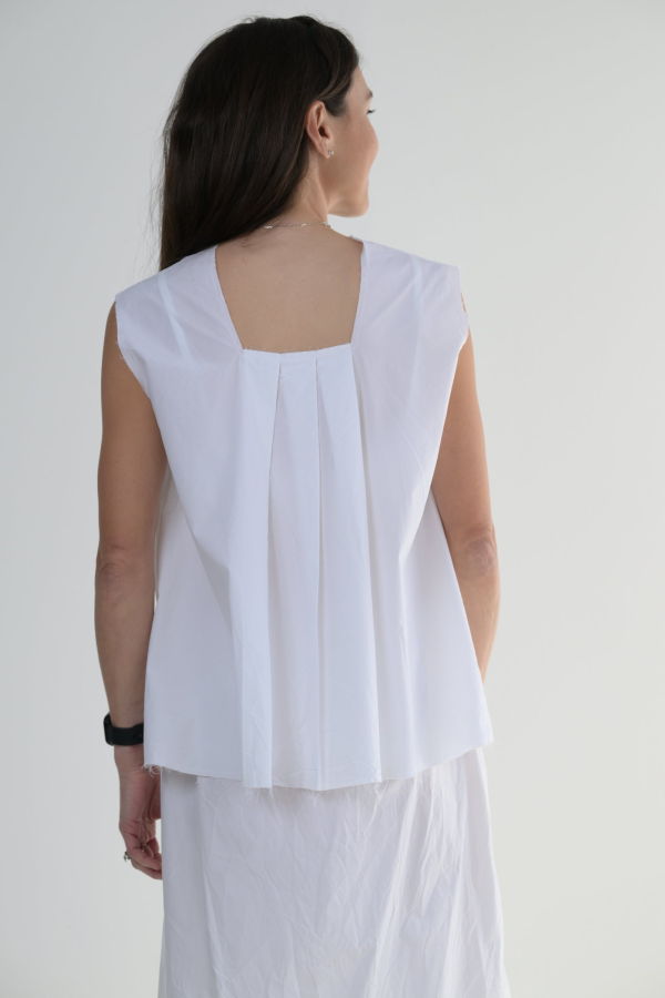 SCHA Pleated Square Back Sleeveless Top