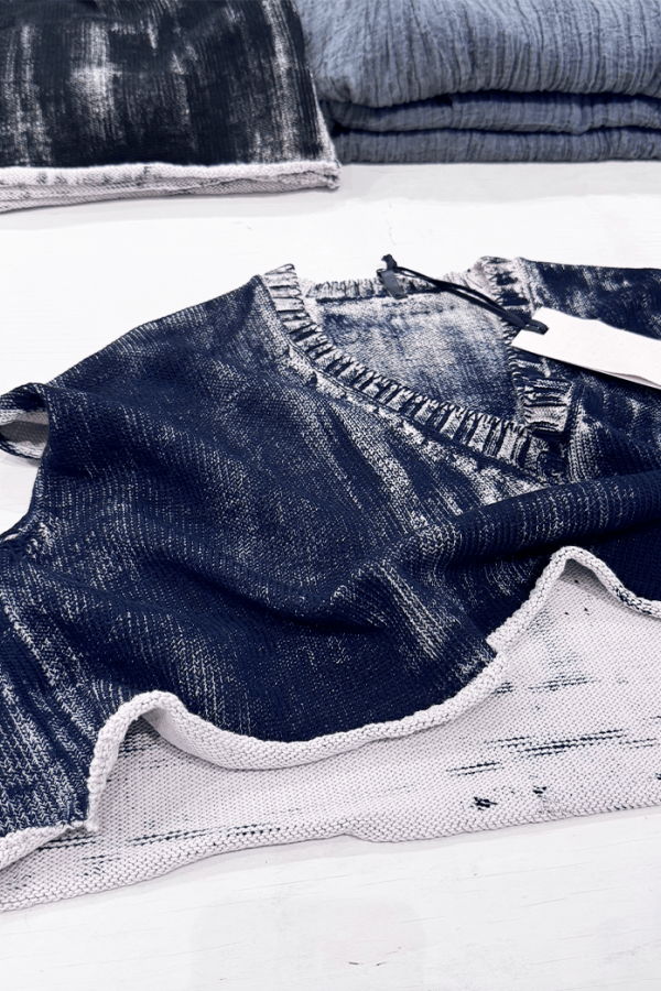 Serien Umerica Hand Painted V Neck Sweater