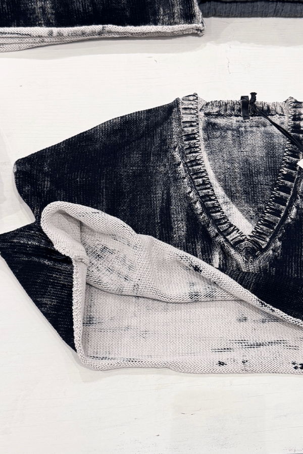 Serien Umerica Hand Painted V Neck Sweater