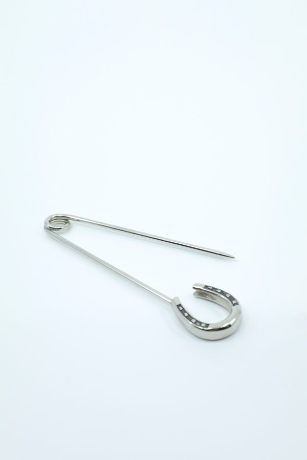The Letters Horseshoe Quilt Pin - Silver