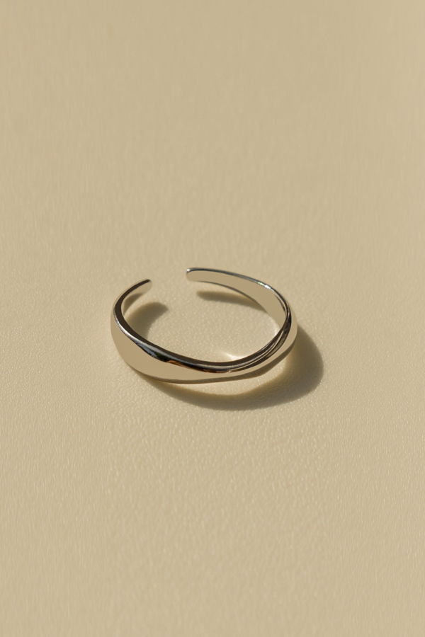 Milk & Rose Classic Adjustable Ring