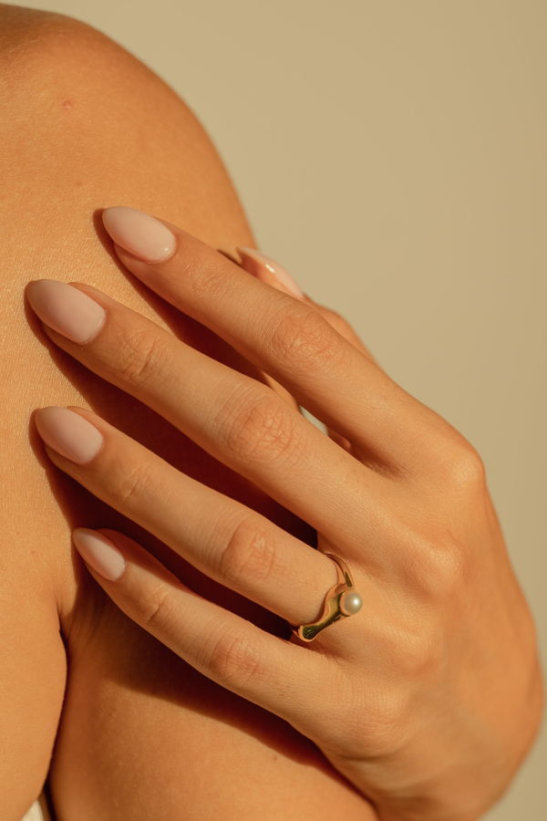Milk & Rose Fluid Pearl Ring