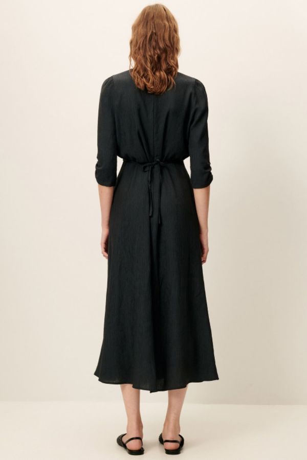 Sessun Nylia V-Neck Midi Dress Sessun Nylia V-Neck Midi Dress
